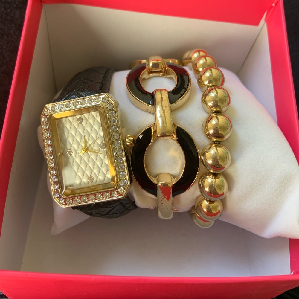 NWOT watch bracelet set